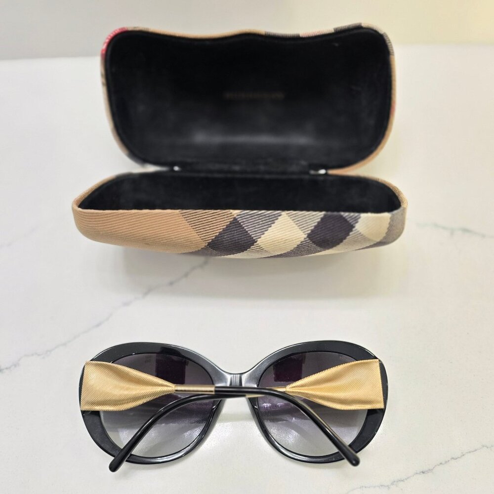 Burberry Oversized Sunglasses - Picture 9 of 15